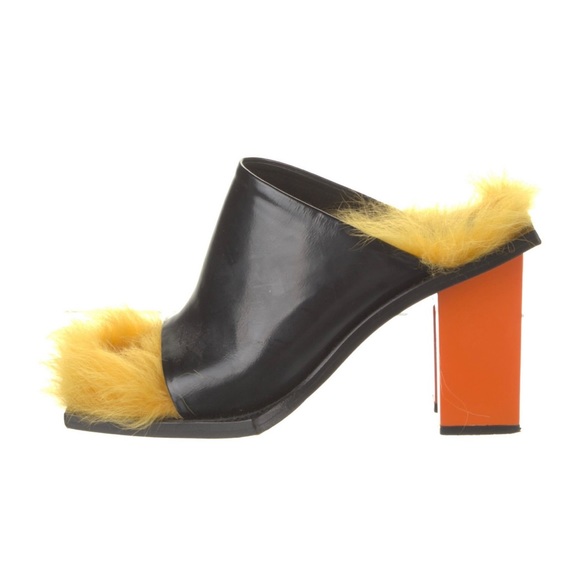 Marques Almeida Black Leather Mules Lined in Fur - Picture 2 of 5